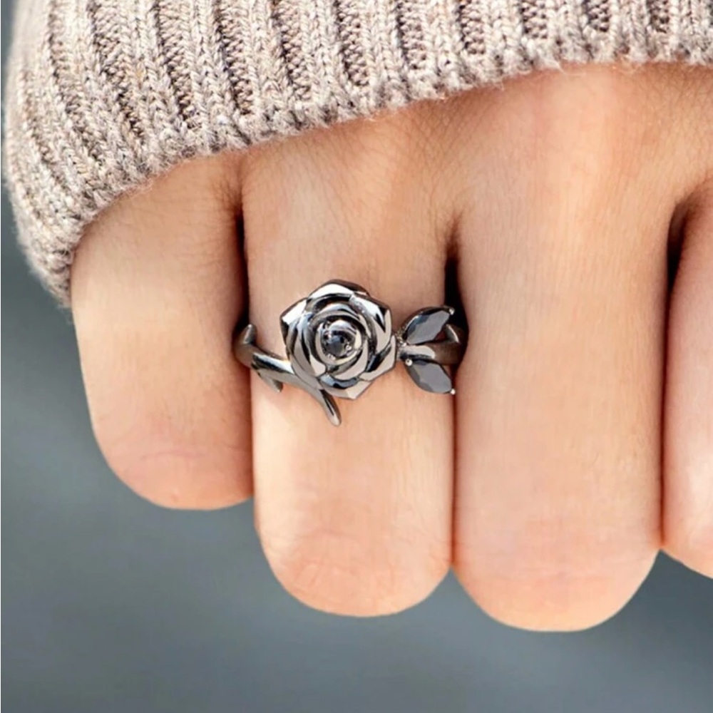 Elegant Silver Rose Ring